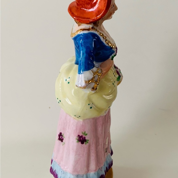 8.5 Occupied Japan Porcelain Lady Figurine - Picture 3 of 8